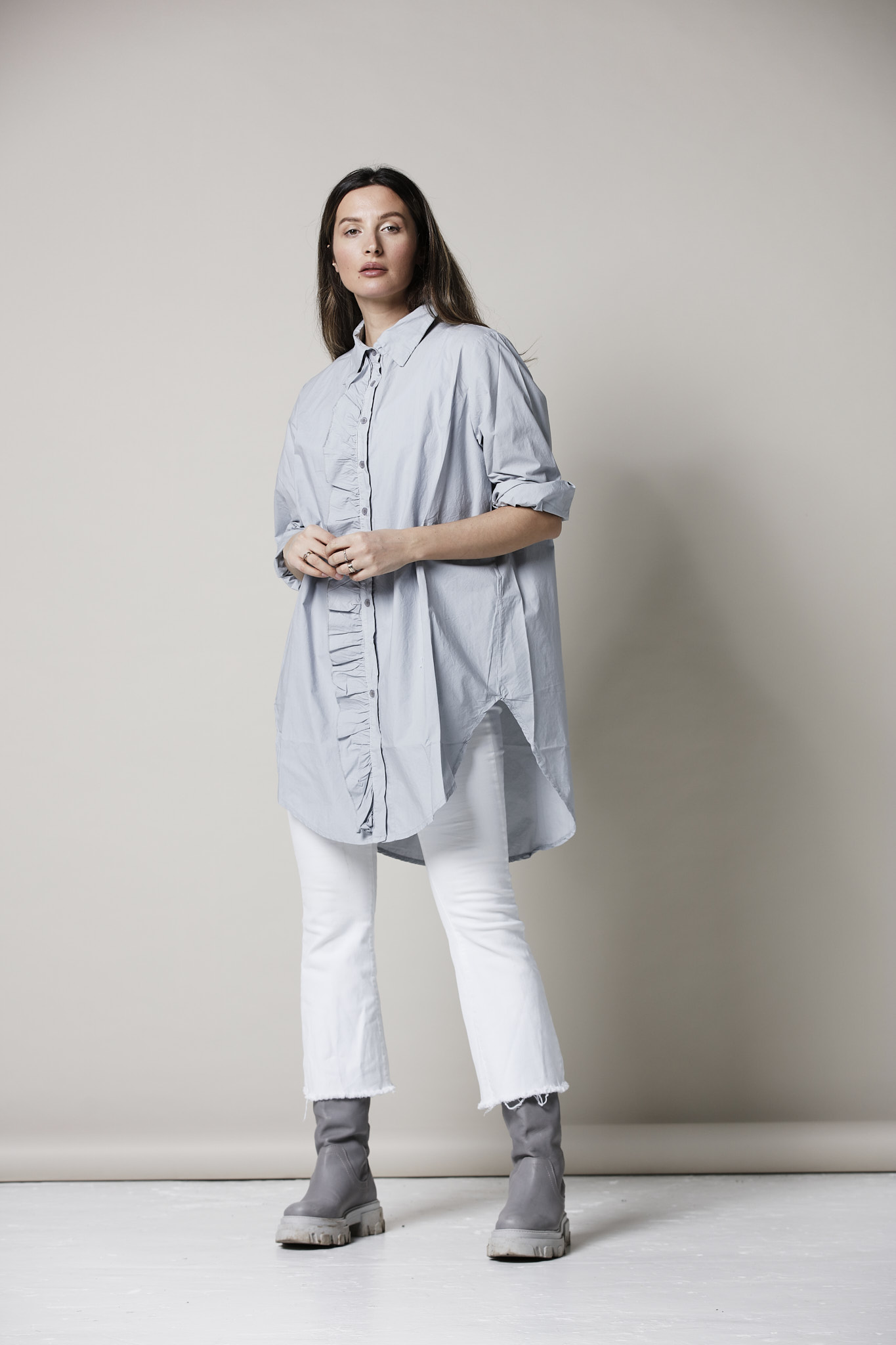 GIRLFRIEND LONG SHIRT SILVER GREY - Image 2