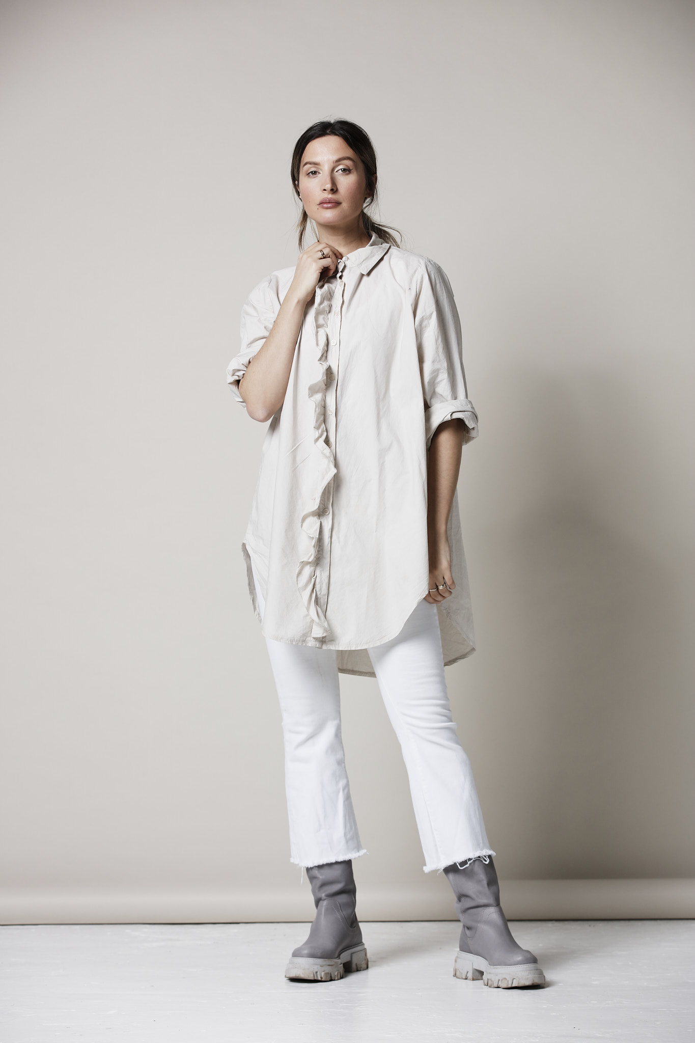 GIRLFRIEND LONG SHIRT BEIGE - Image 3
