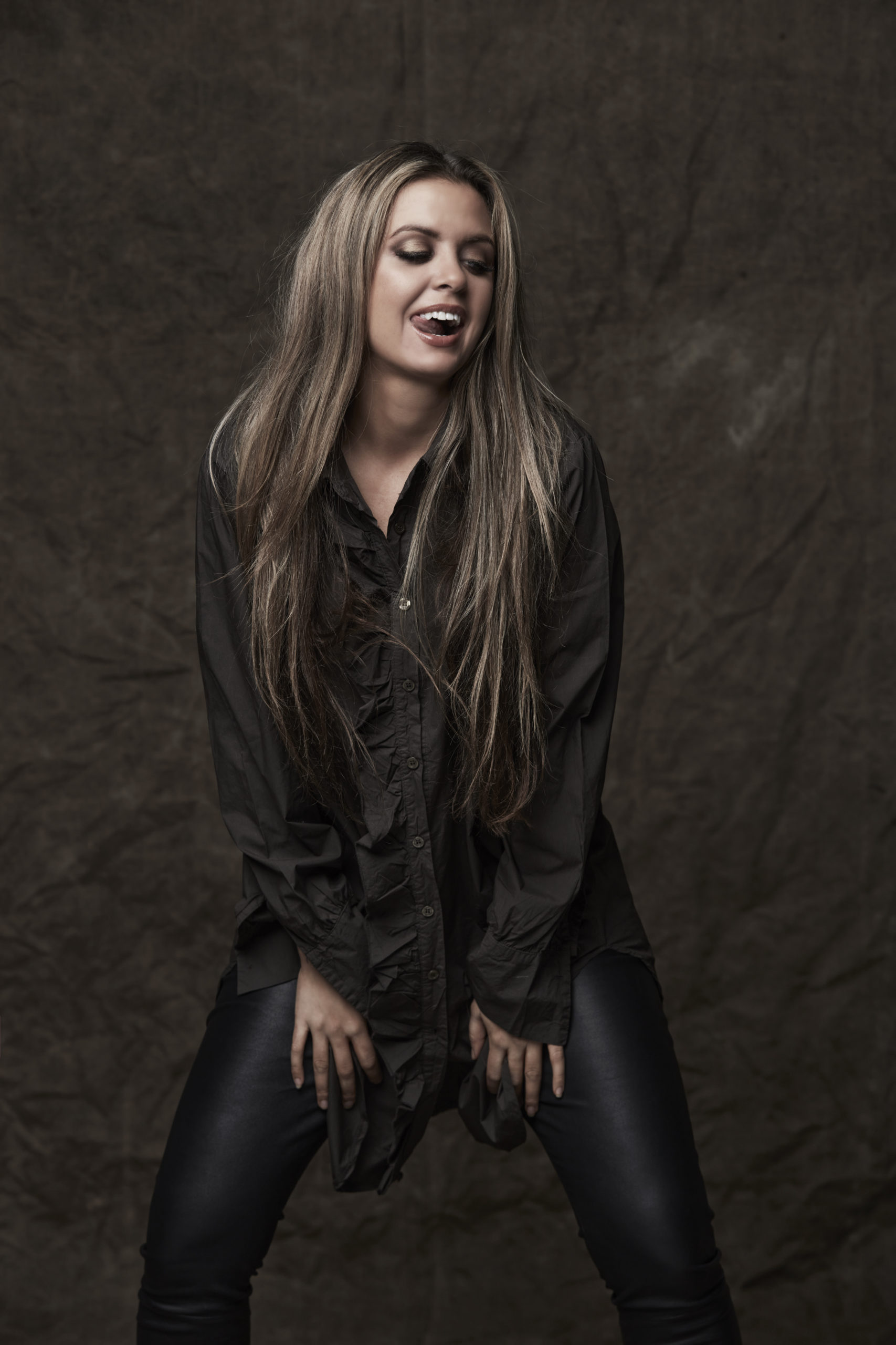 GIRLFRIEND LONG SHIRT DARK ARMY - Image 2