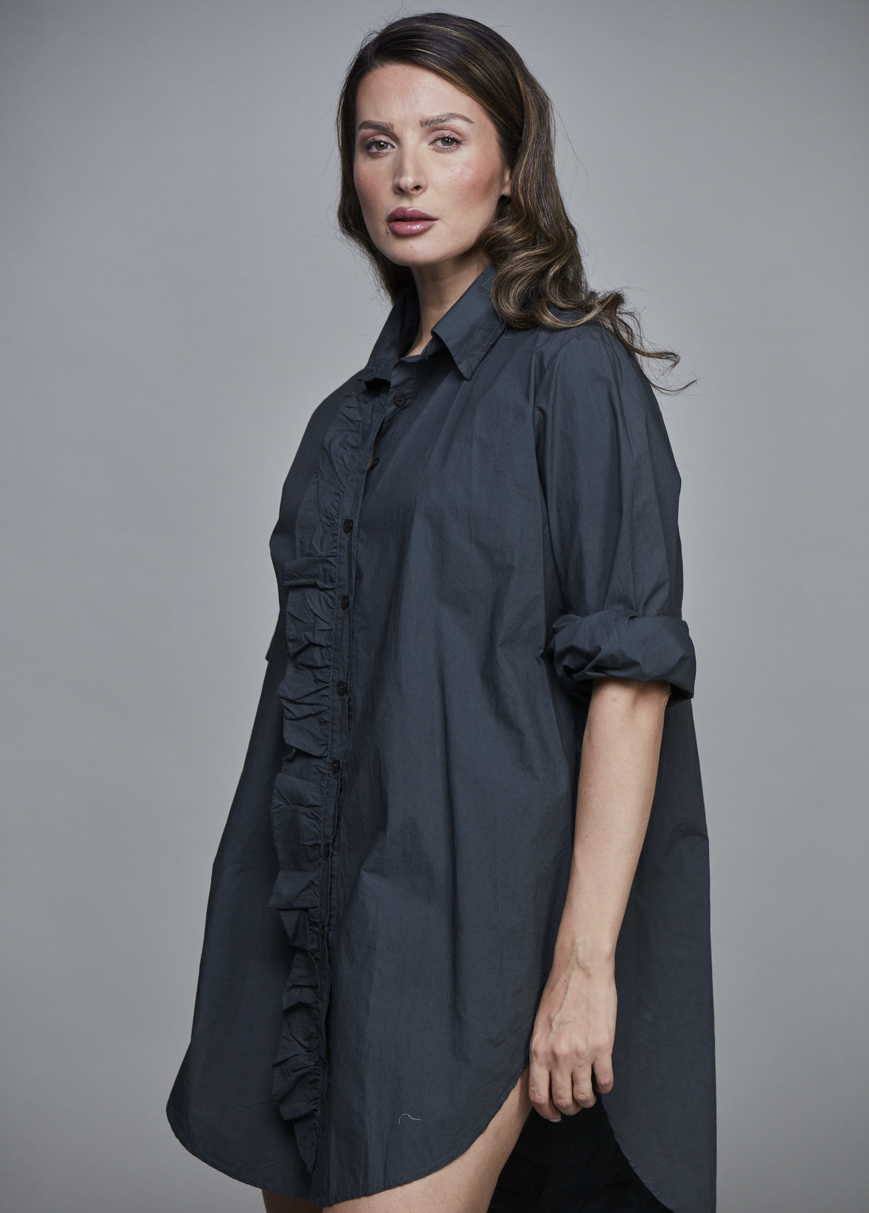 GIRLFRIEND LONG SHIRT ALMOST BLACK - Image 3